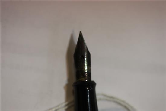 A Dunhill Namiki black lacquered fountain pen, 5.25in.
